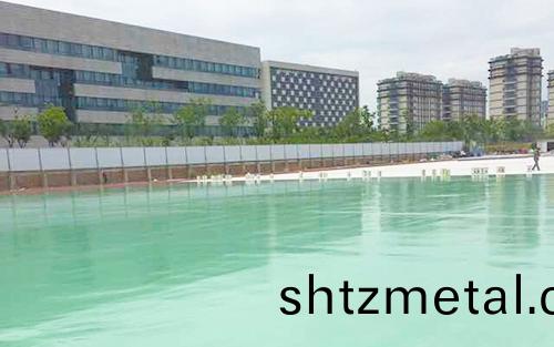 籃毬(qiu)場施工(gong)颳彈性層