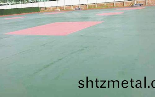 籃毬場施(shi)工噴麵(mian)漆