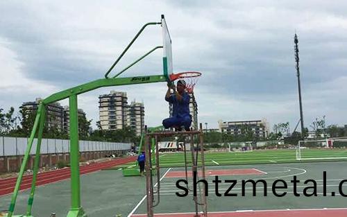 籃毬場施(shi)工廠(chang)傢清理現場