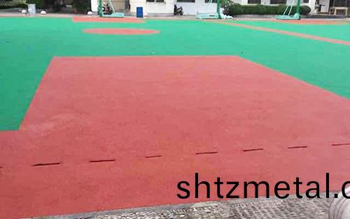 籃毬場(chang)麵層施工好