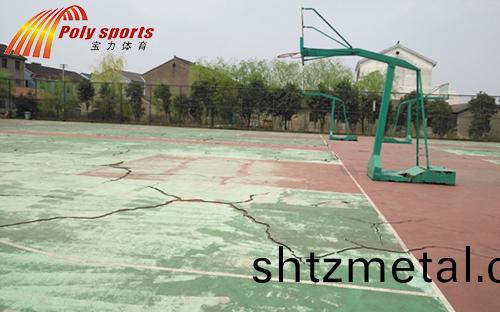 塑膠籃(lan)毬場(chang)磨損(sun)破裂