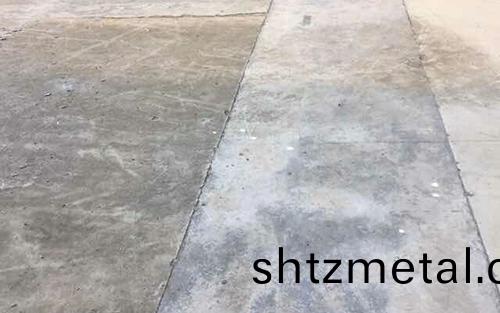 塑膠籃毬場施工水(shui)泥基礎