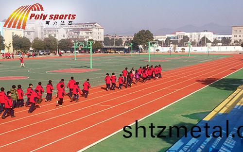 塑(su)膠運(yun)動場建設公司