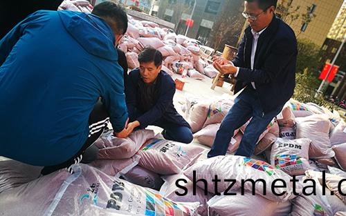 塑膠跑道原材料取樣(yang)