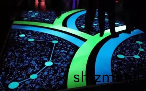 小(xiao)區亱光跑道